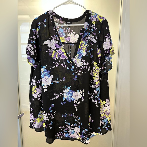 Torrid 2 Top Tunic Size 2X Black Purple Floral Short Sleeves - Picture 1 of 4
